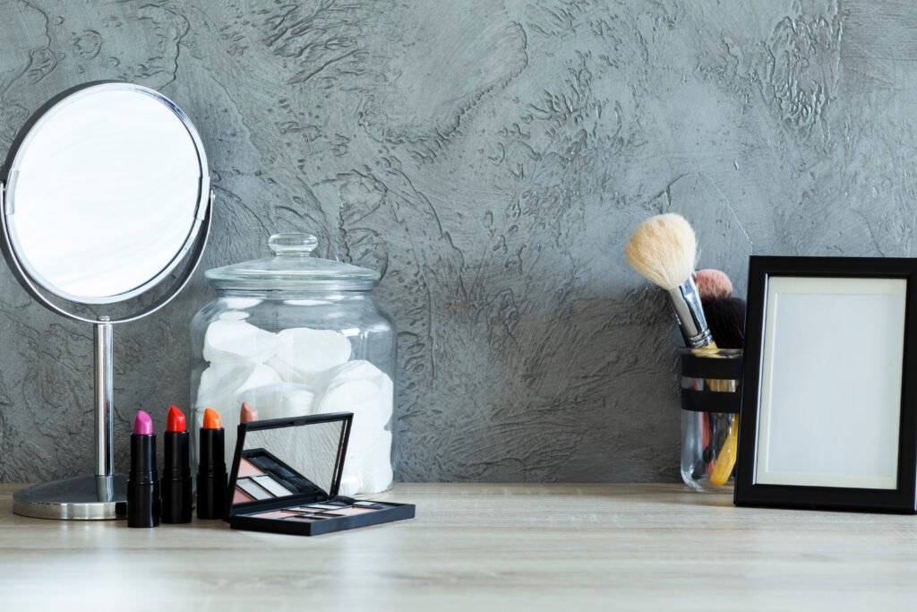The 10 Best-Selling Makeup and Travel Mirrors on Amazon Right Now